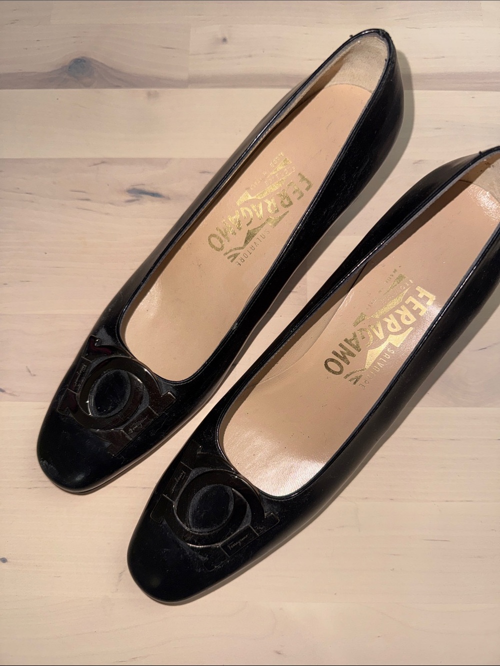 Salvatore Ferragamo Black Patent Leather Vara-Style Flats - Picture 8 of 9